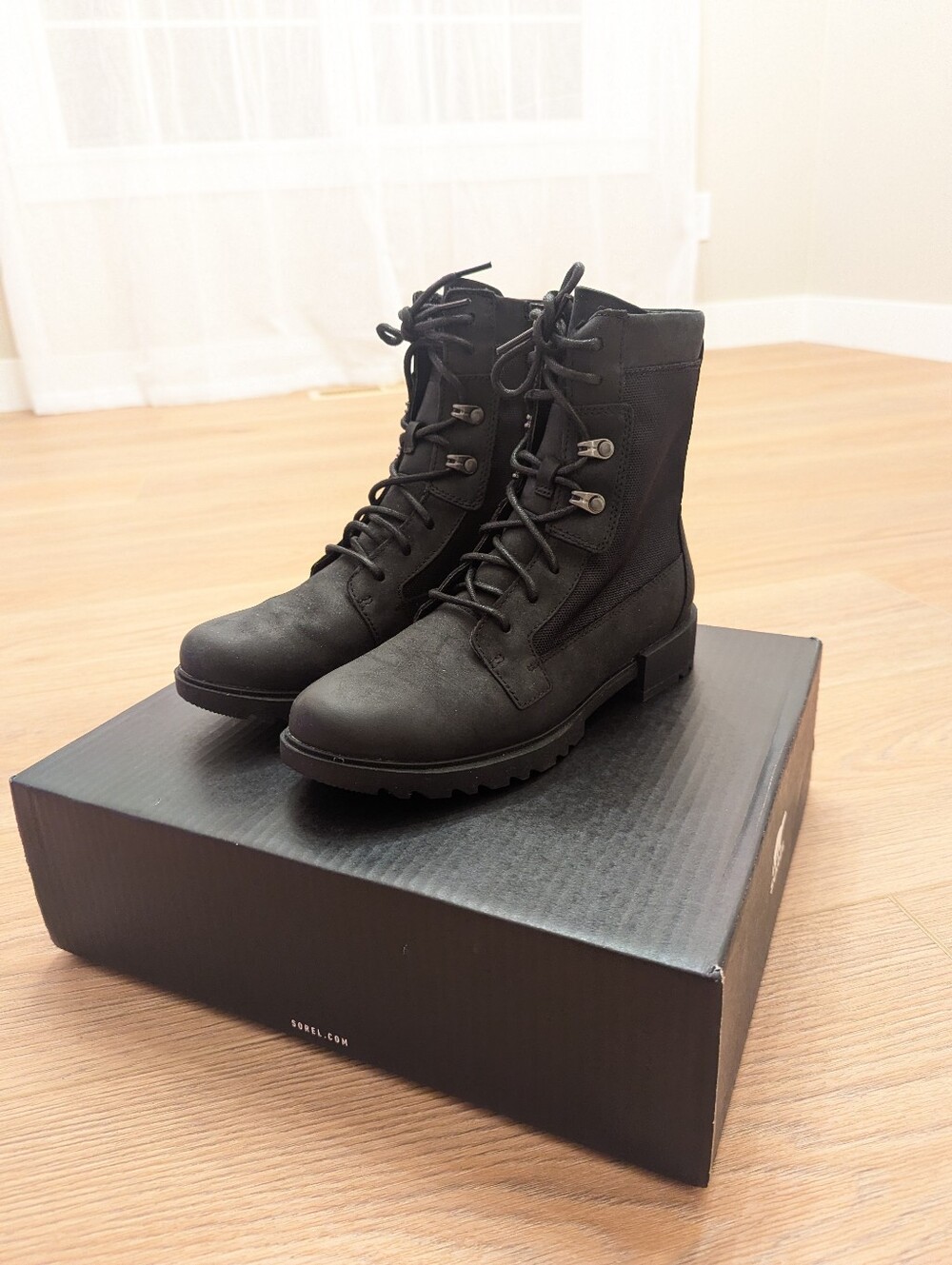 Sorel Emelie II Lace Boots (Black)